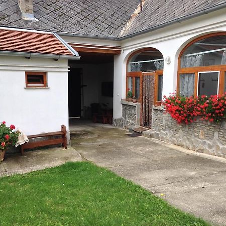 Petra Apartmanok Velem Exteriör bild