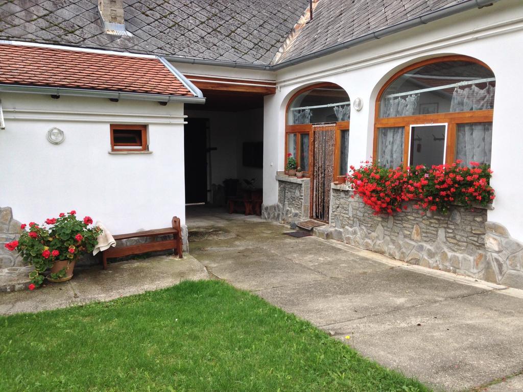 Petra Apartmanok Velem Exteriör bild