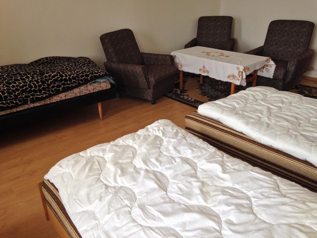 Petra Apartmanok Velem Rum bild