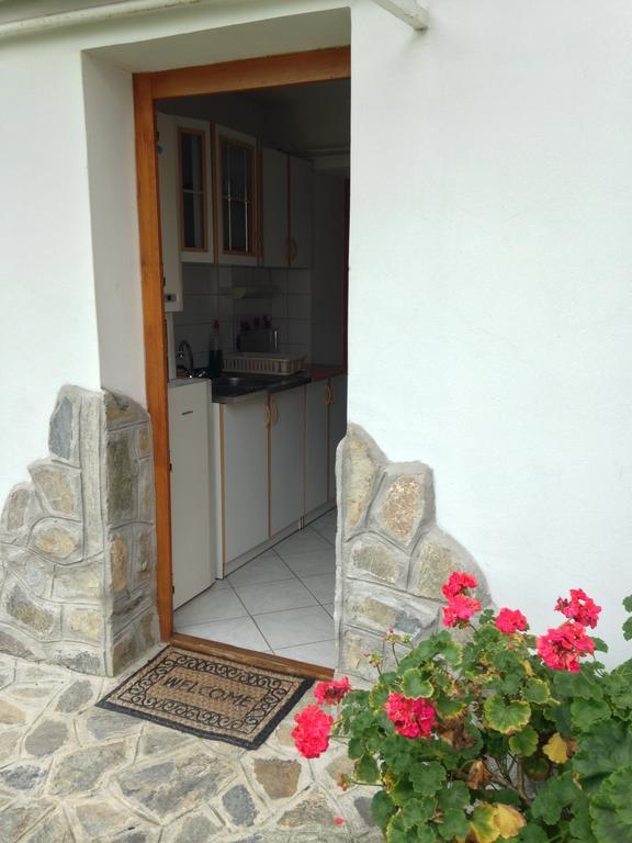 Petra Apartmanok Velem Rum bild