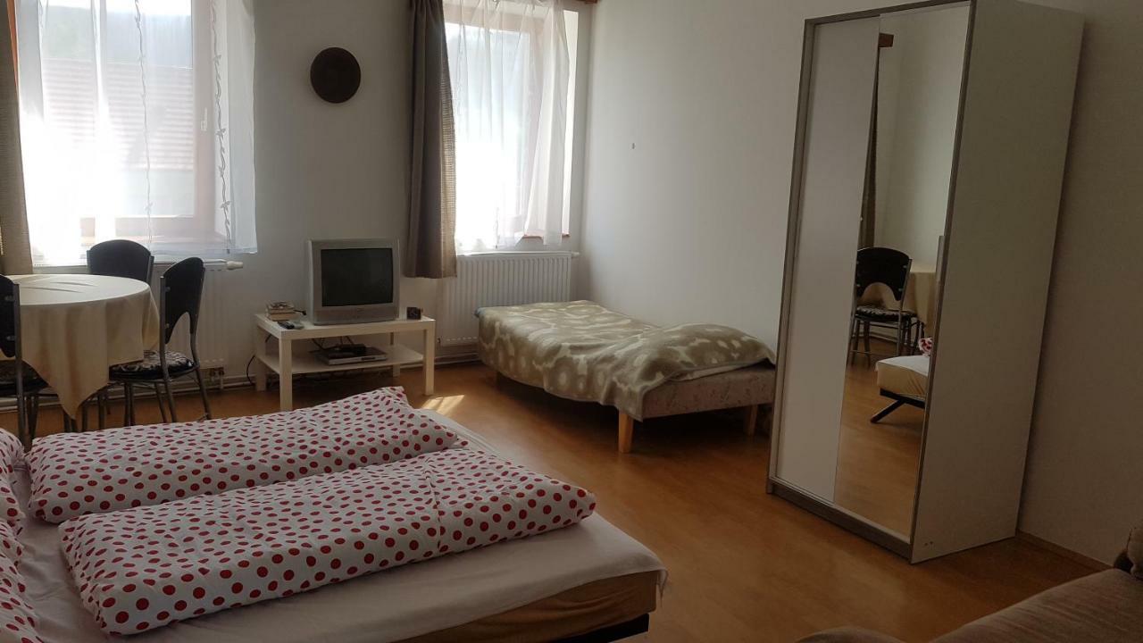 Petra Apartmanok Velem Exteriör bild